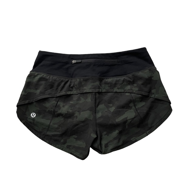 🍋Lululemon Hotty shorts~ Size 2 reg🍋 - Picture 1 of 4